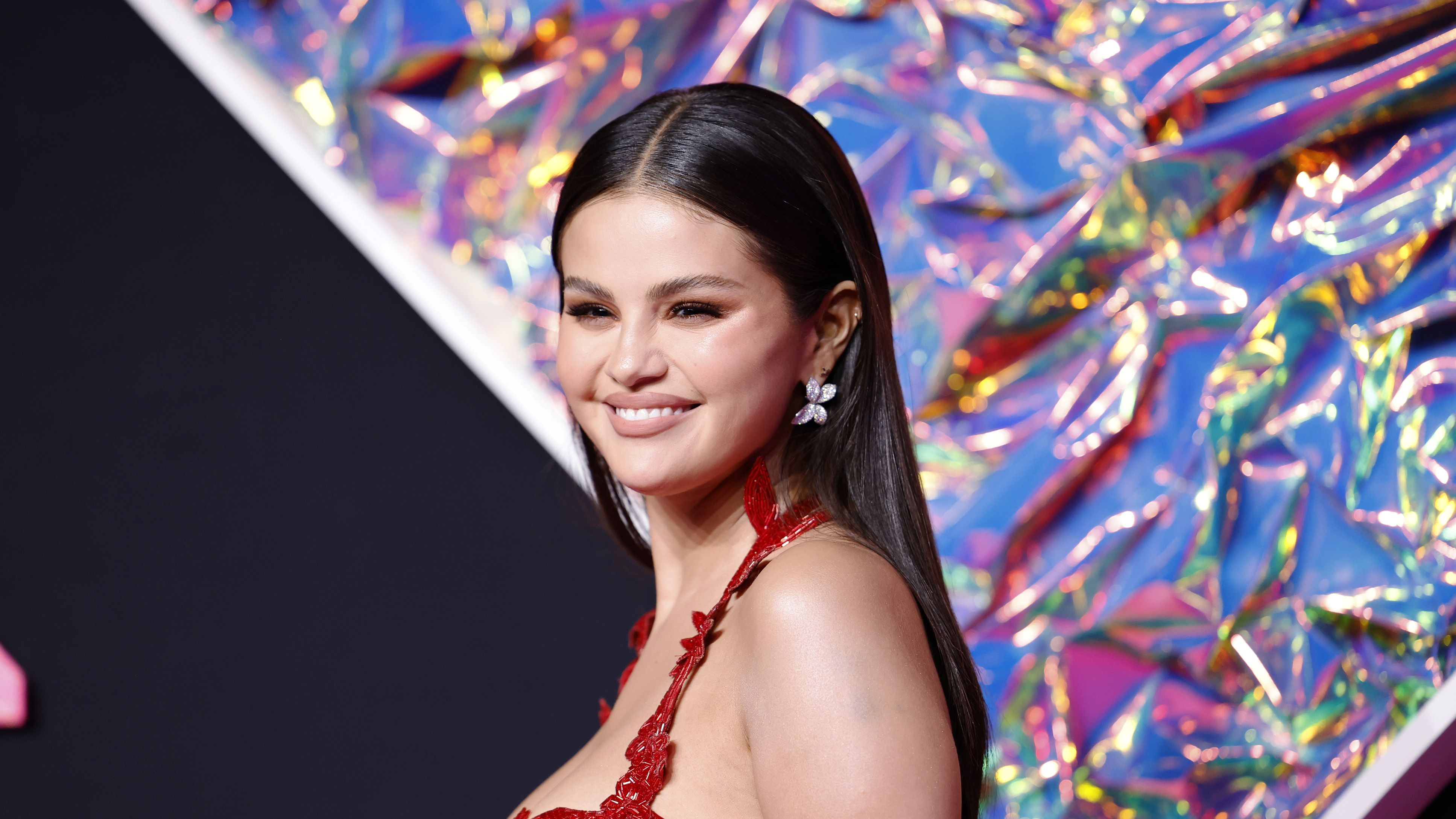 3870px x 2177px - Selena Gomez Stuns in Lacy Red Dress at MTV VMAs 2023