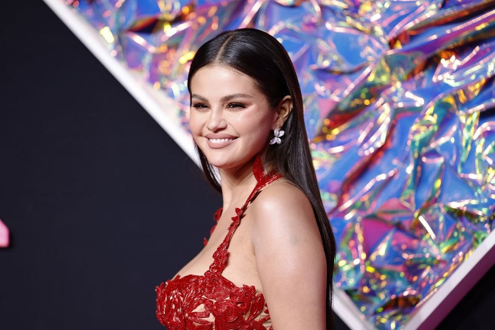 Selena Gomez Stuns in Lacy Red Dress at MTV VMAs 2023