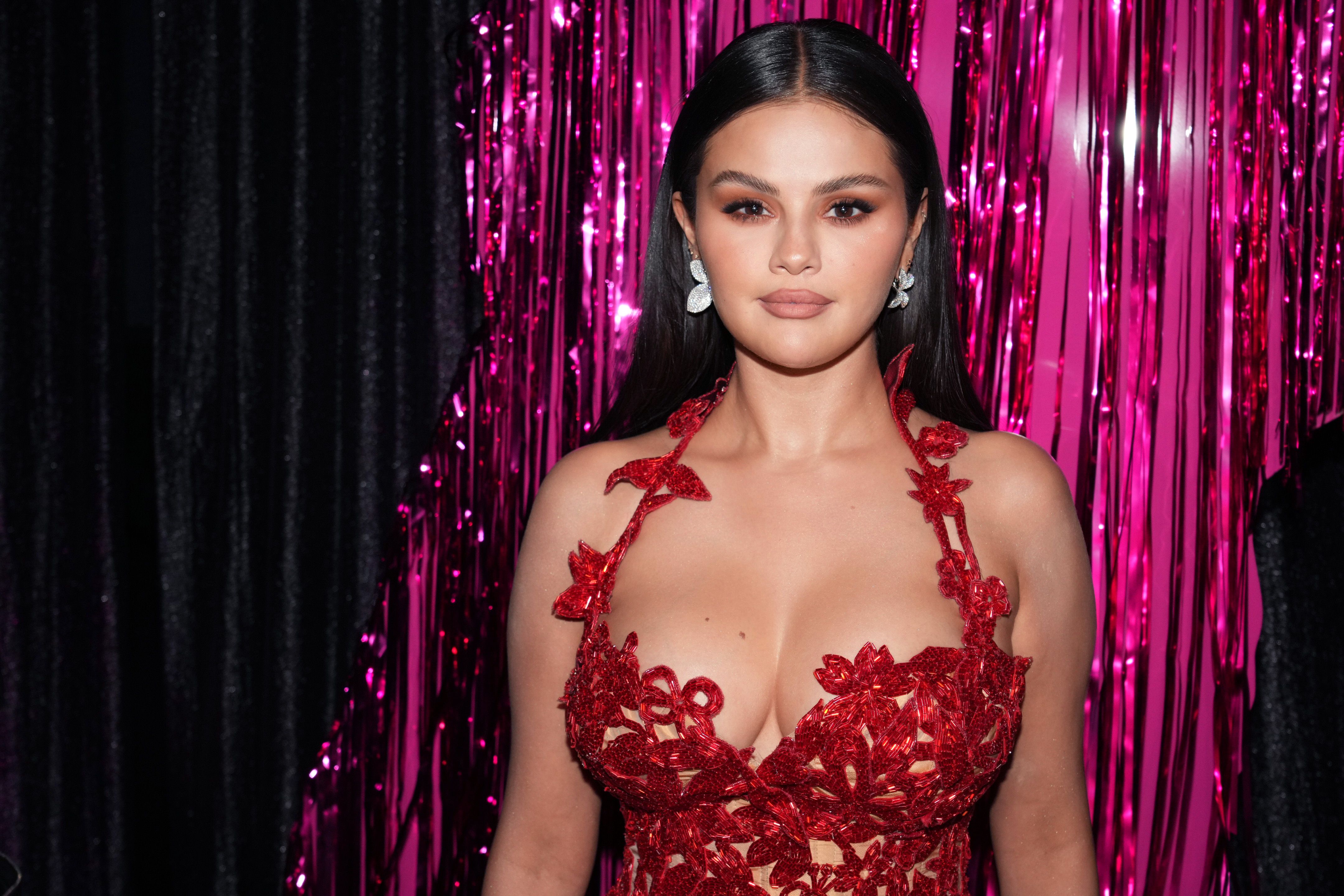 Selena Gomez Wears Red Dress to the 2023 MTV VMAs
