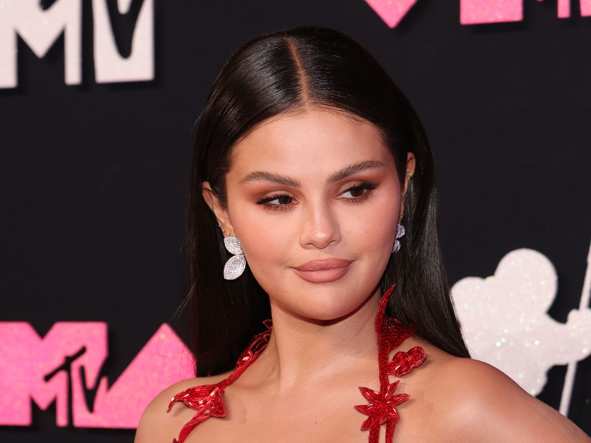 Selena Gomez Has Just Introduced Us To Moulin Rouge Makeup