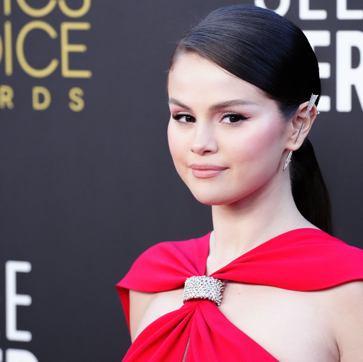 Selena Gomez Embraced Retro Glamour at the Critics Choice Awards