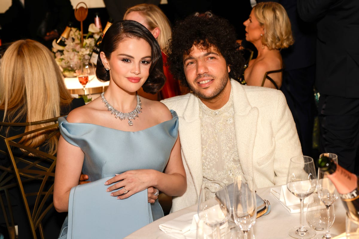 Selena Gomez Credits Jennifer Aniston as Her First Industry Influence |  Women in Hollywood | ELLE