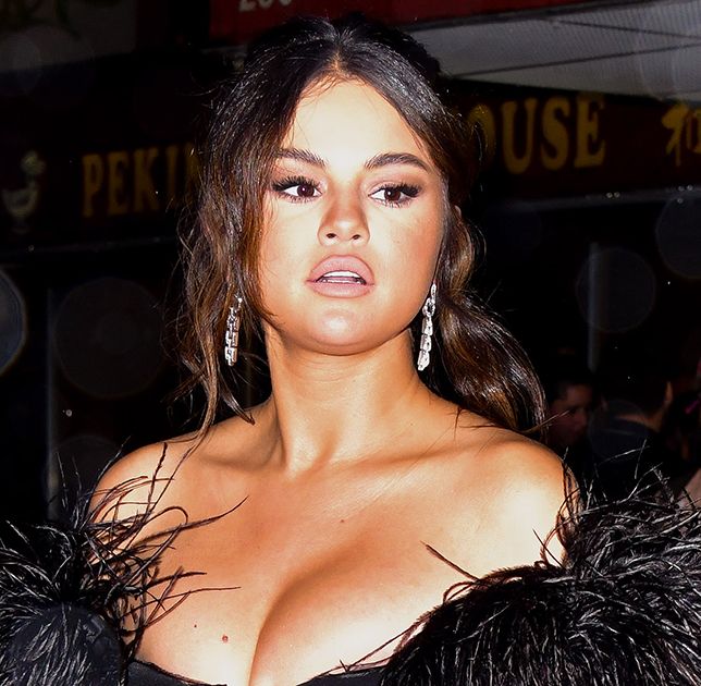 Selena Gomez Big Tit Interracial - Selena Gomez wears Celine black dress with feathers for latest premiere