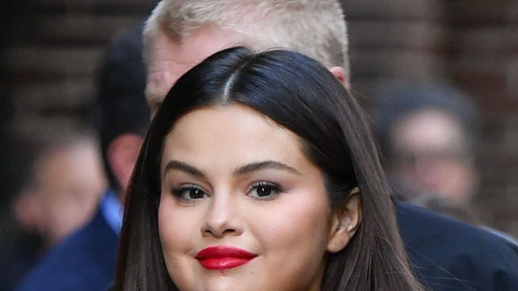 preview for The key to Selena Gomez's makeup, according to her makeup artist