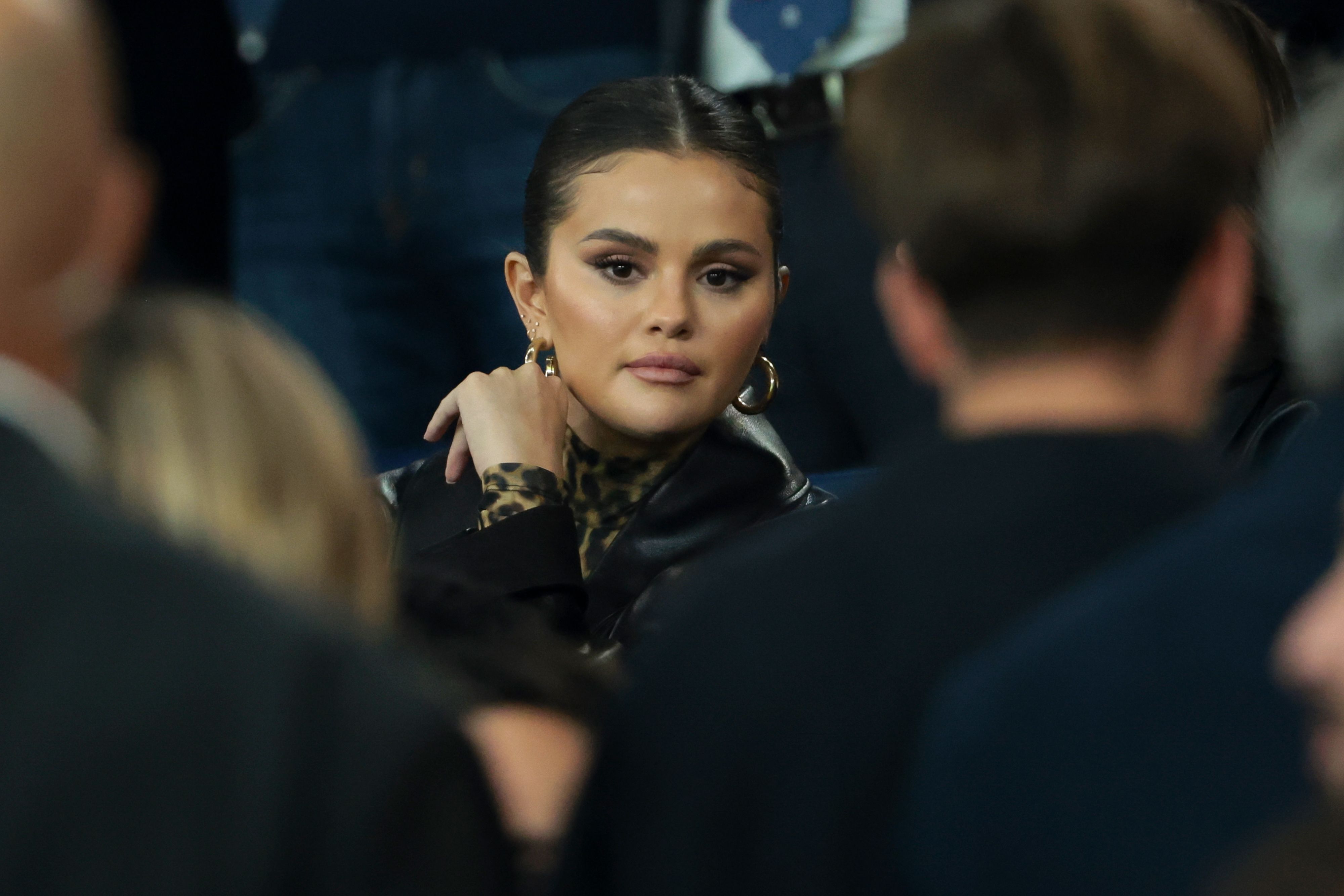 Miranda Kerr and Selena Gomez Pose for Awkward Pic at Paris Fashion Week