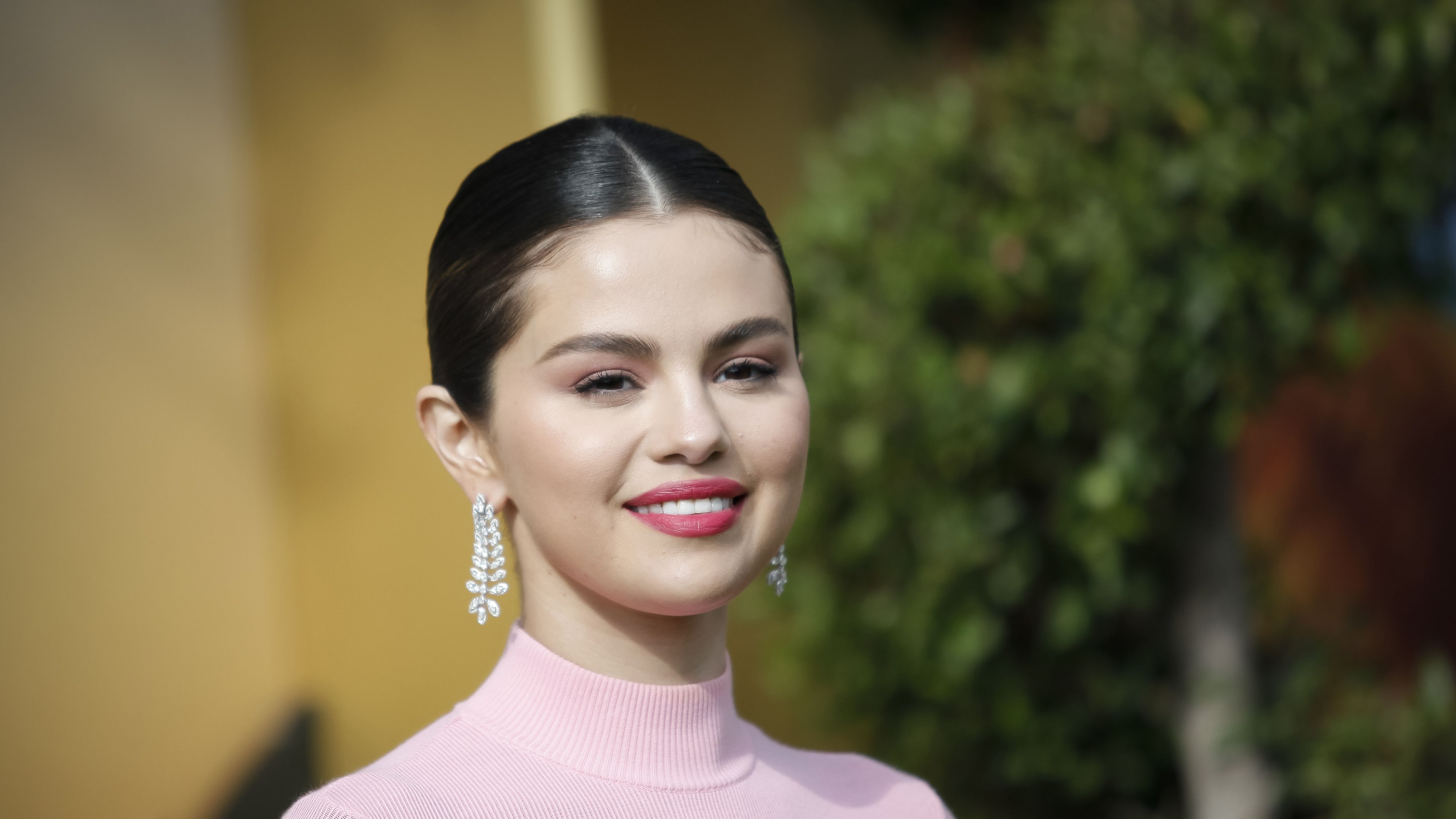 Cum Shot Hentai Selena Gomez - This is the key to Selena Gomez's glowing skin, according to her makeup  artist