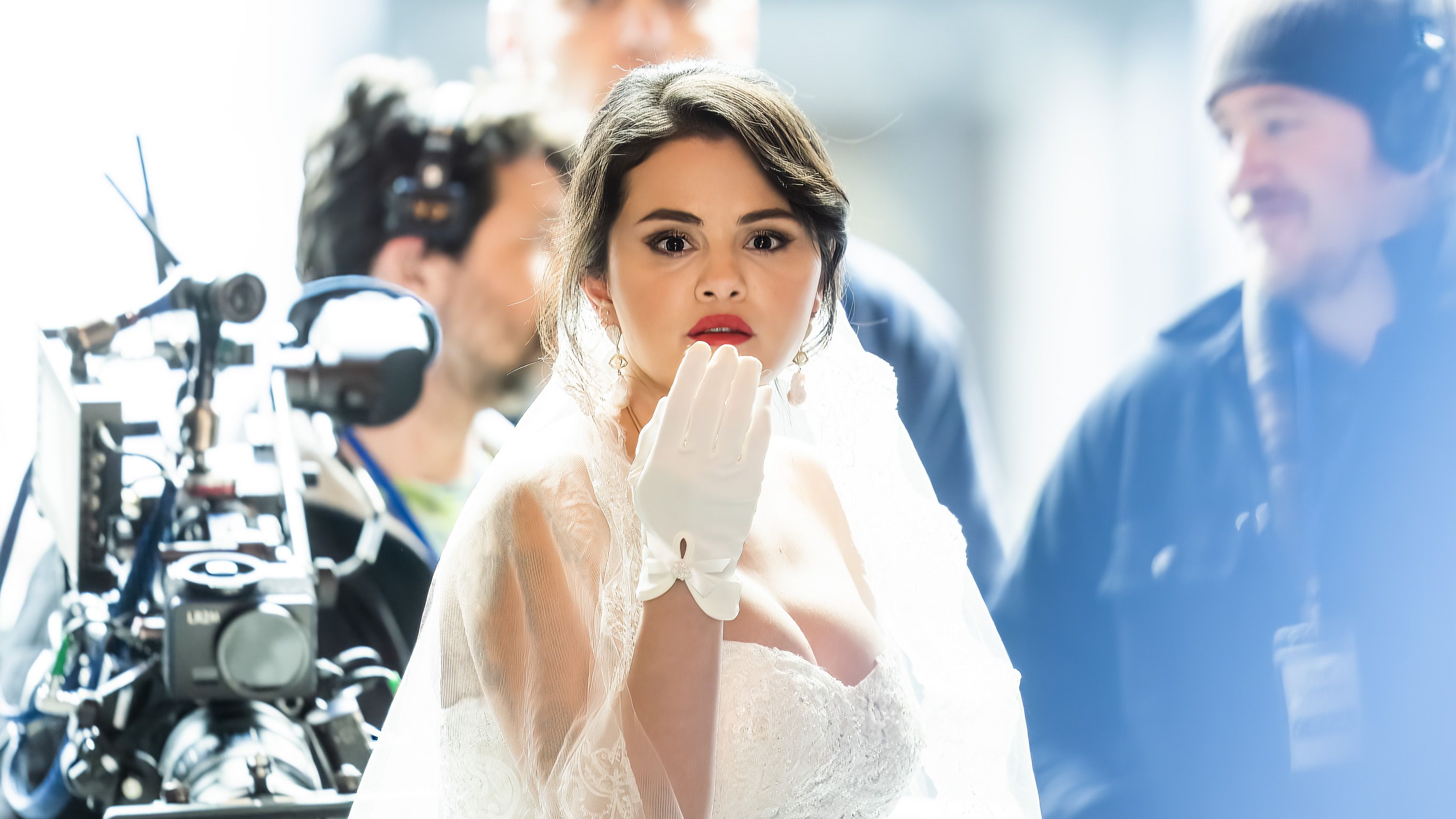 A Fake Photo of Selena Gomez at the 2023 Met Gala Went Viral on Twitter
