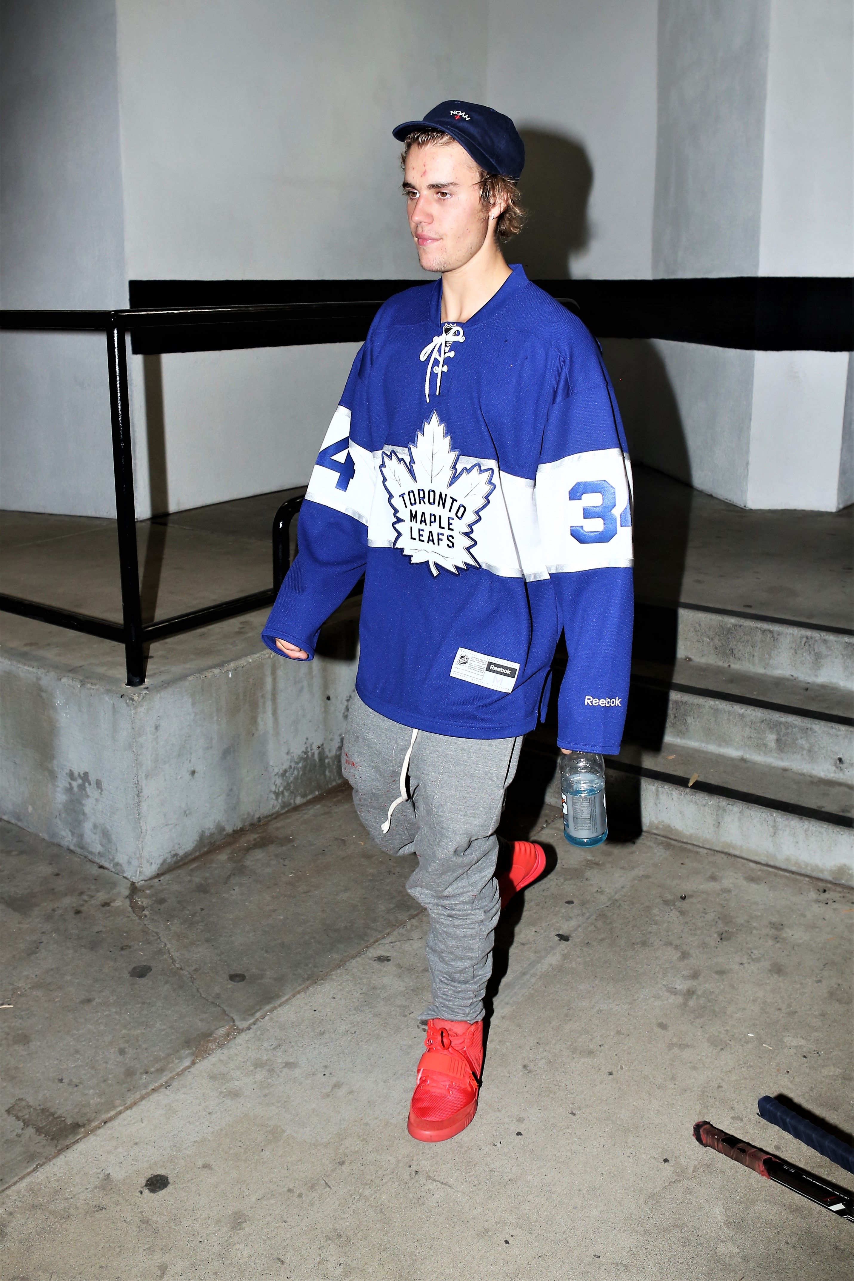 Selena Gomez Wears Justin Bieber's Hockey Jersey After His Game