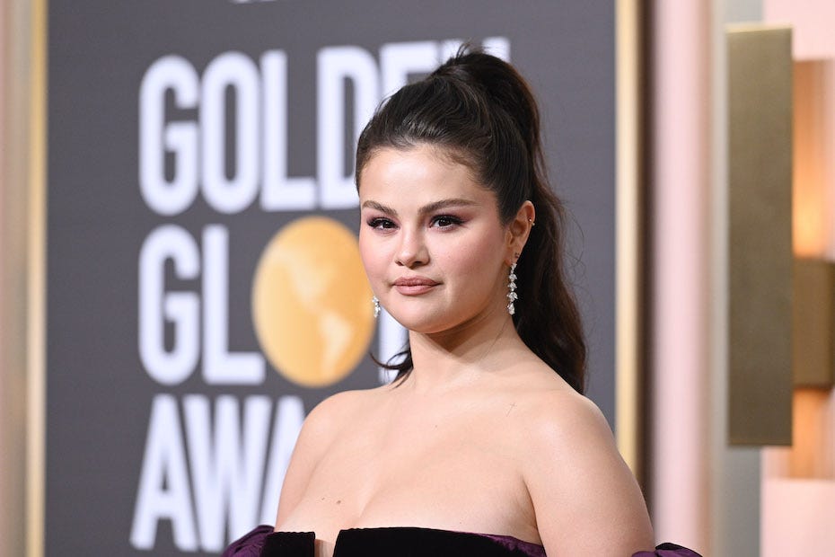 Selena Gomez responds to fans who asked why her hands shake