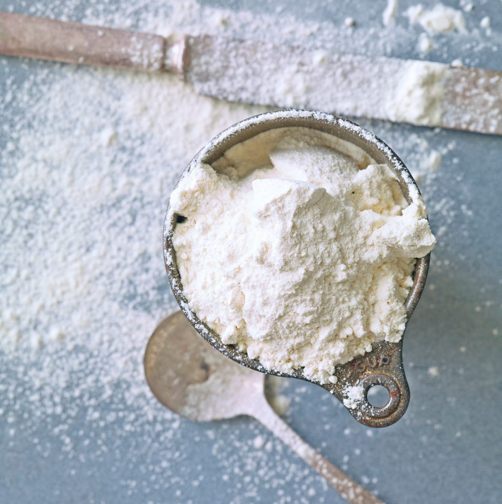 measuring cup of self rising flour