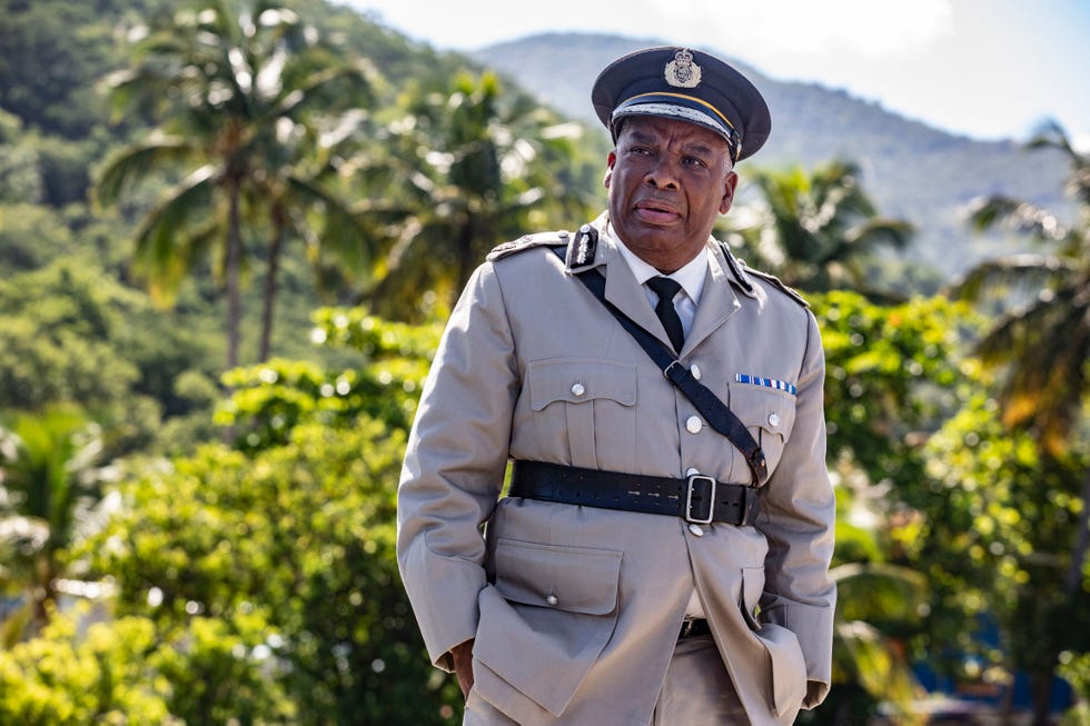 don warrington como selwyn patterson, muerte en el paraíso