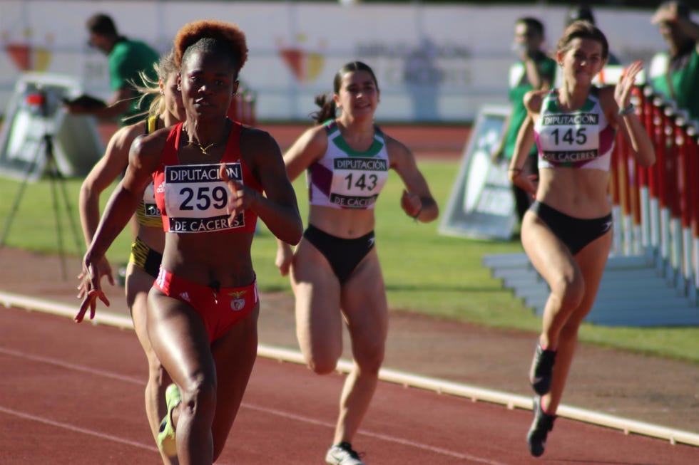 gorete semedo se impone en la prueba del encuentro de atletismo diputación de cáceres