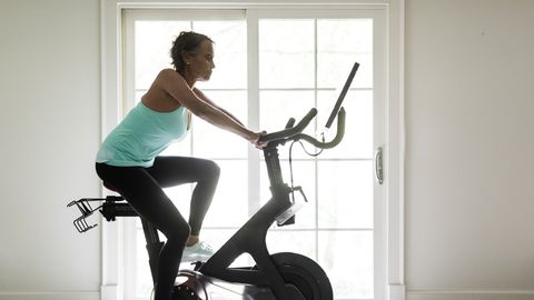 preview for A Peleton Bike Brings Fancy Spin Class Right To Your Home