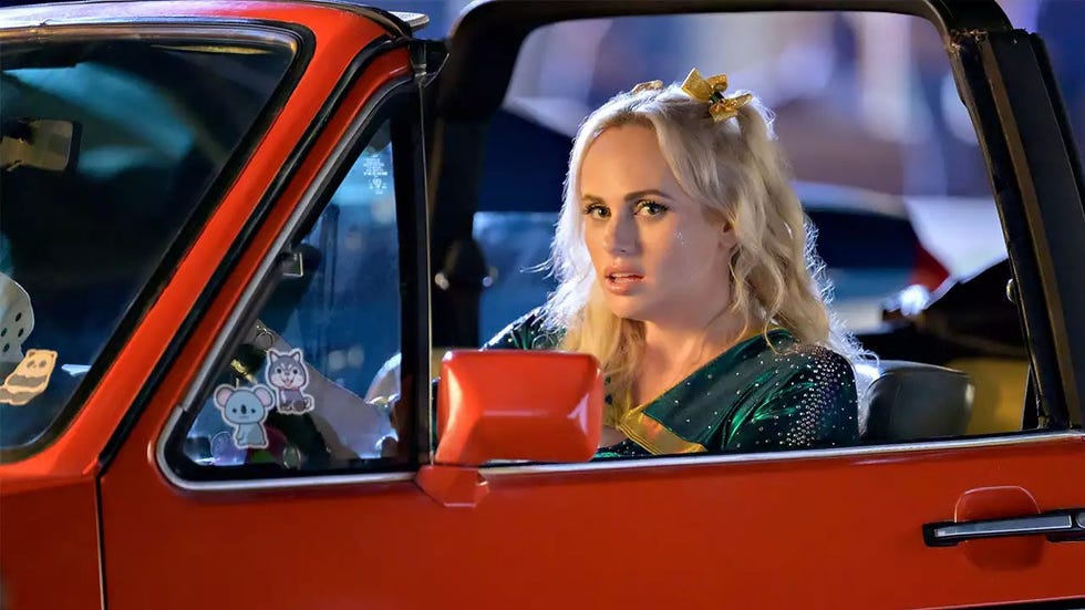 rebel wilson en vuelta al insti