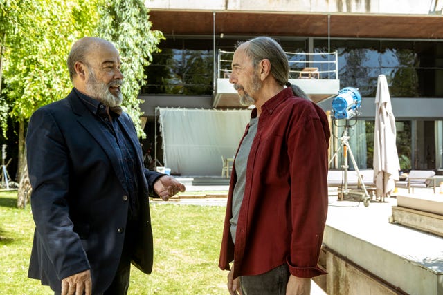 antonio resines y miguel rellán en sentimos las molestias