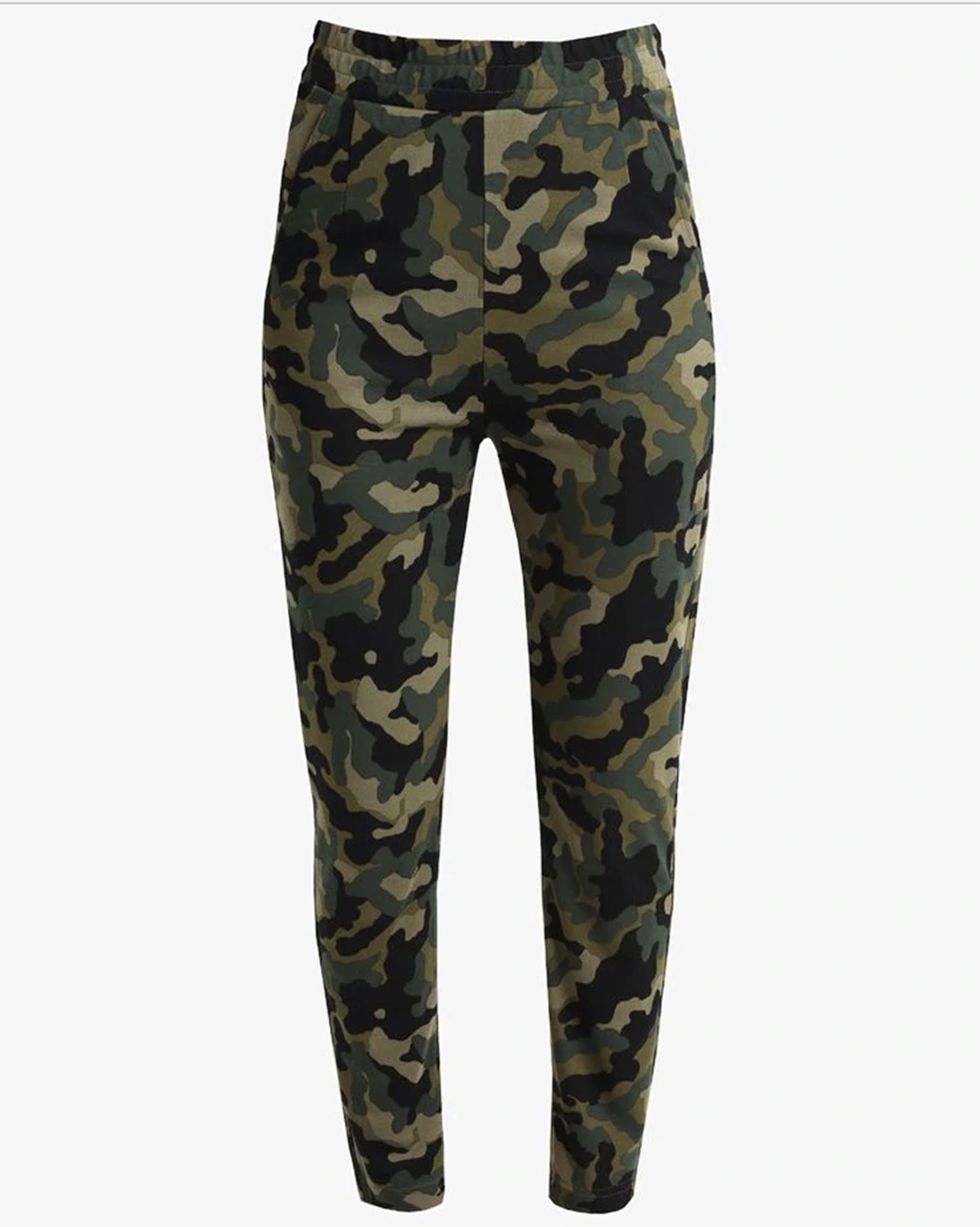 Clothing, sweatpant, Camouflage, Active pants, Trousers, Sportswear, Military camouflage, Uniform, Pocket, Pattern, 