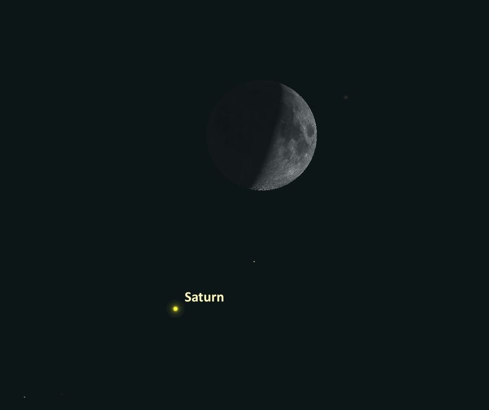 Op 26 september zal de crmekleurige Saturnus vlakbij de maan lijken te staan