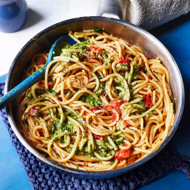 one pan cherry tomato and pesto pasta