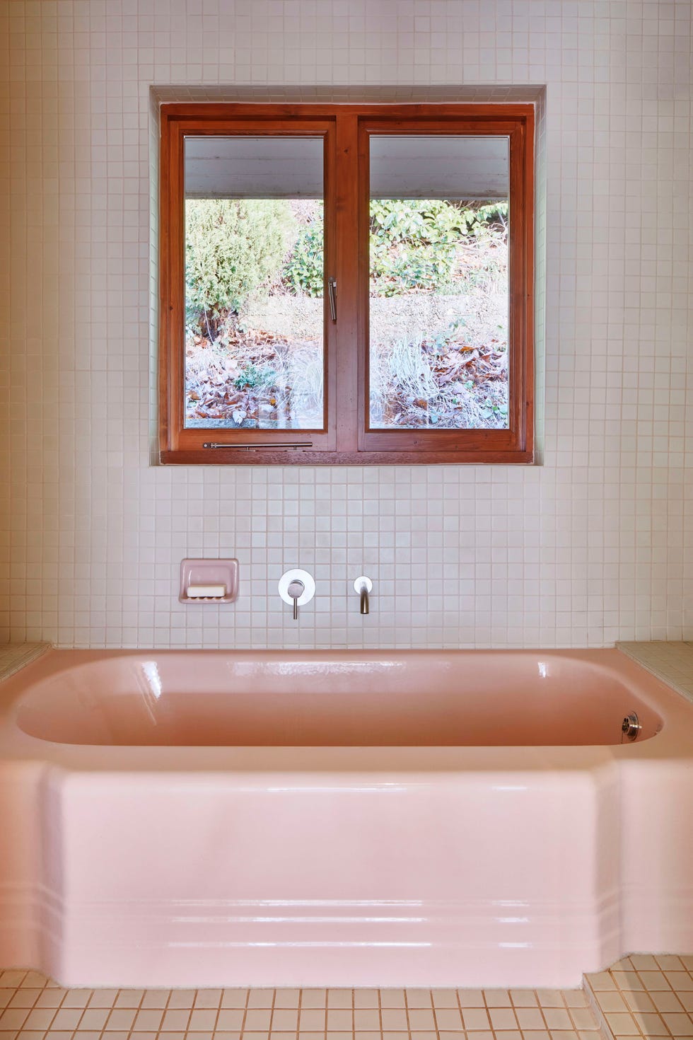 serena wise mount sapo founder pink bath