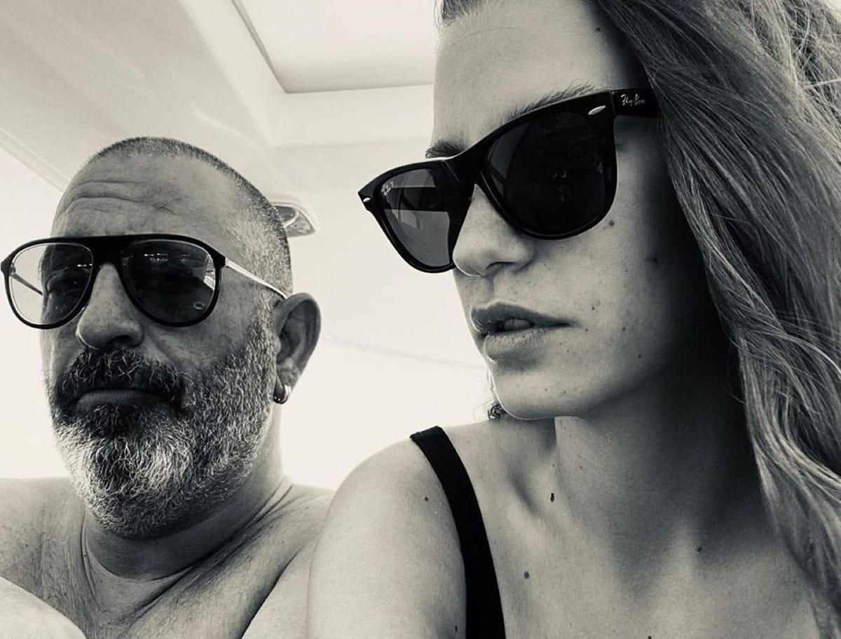 Serenay Sarikaya y Cem Yilmaz, una relación que se afianza