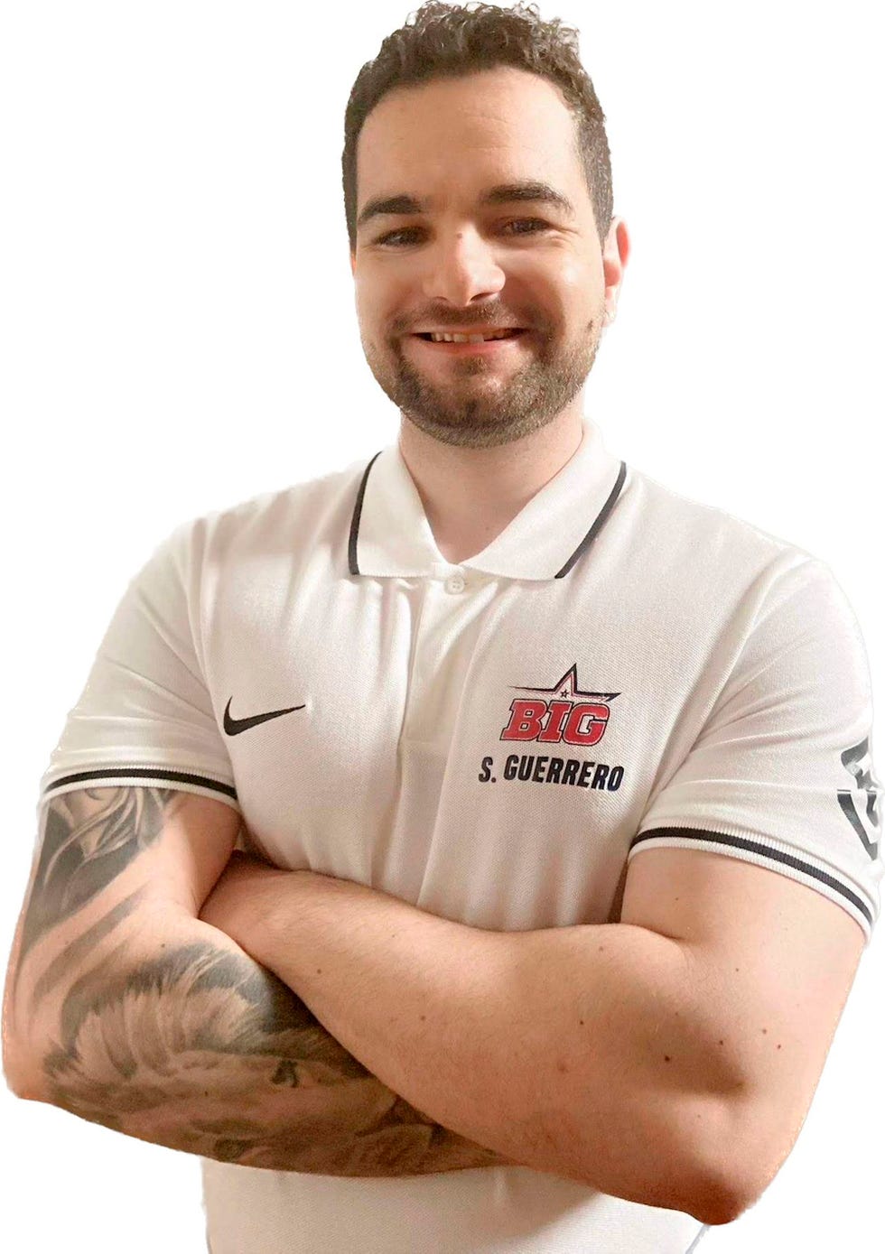 el experto con un polo blanco