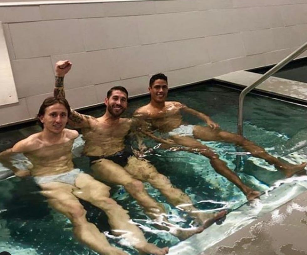 Water, Swimming pool, Fun, Barechested, Leisure, Muscle, Bathing, Photography, Recreation, Selfie, 