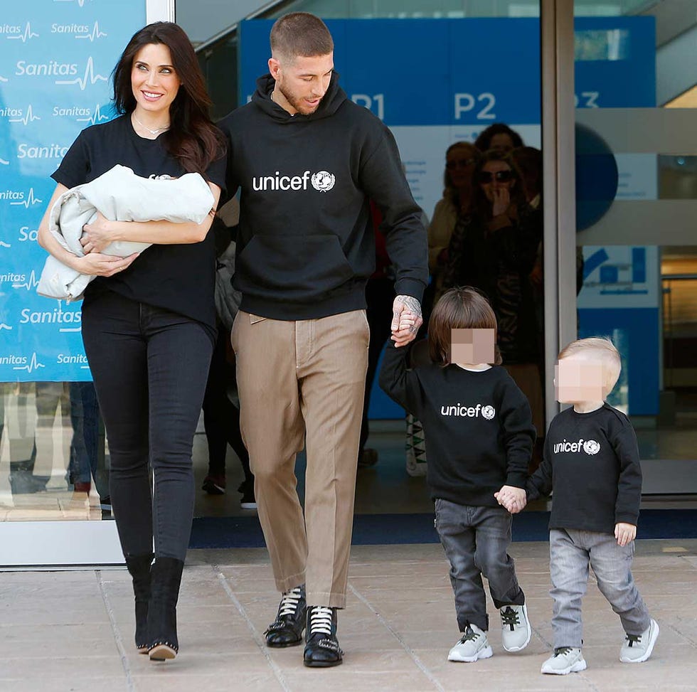 Pilar Rubio y Sergio Ramos con sus tres hijos