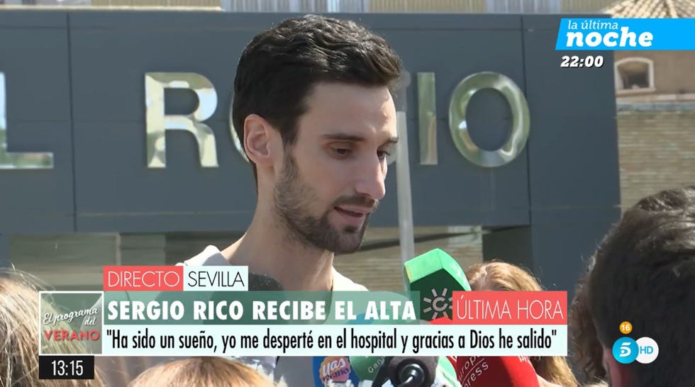 el futbolista sergio rico sale del hospital