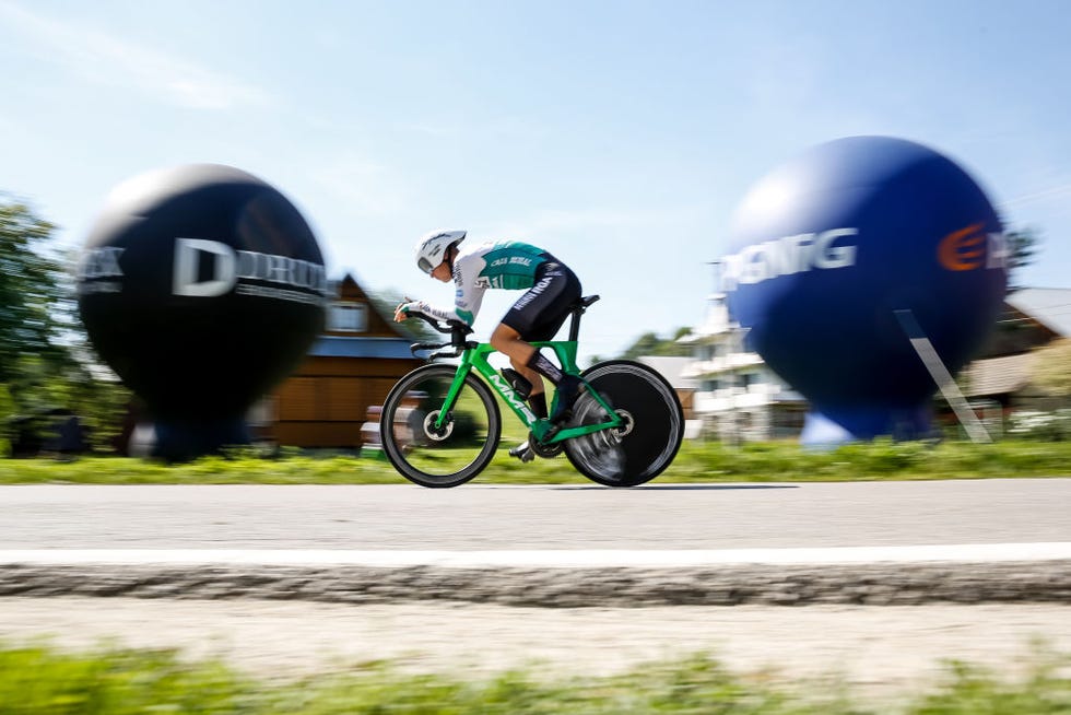 el ciclista del caja rural sergio román, durante una contrarreloj en el tour de polonia