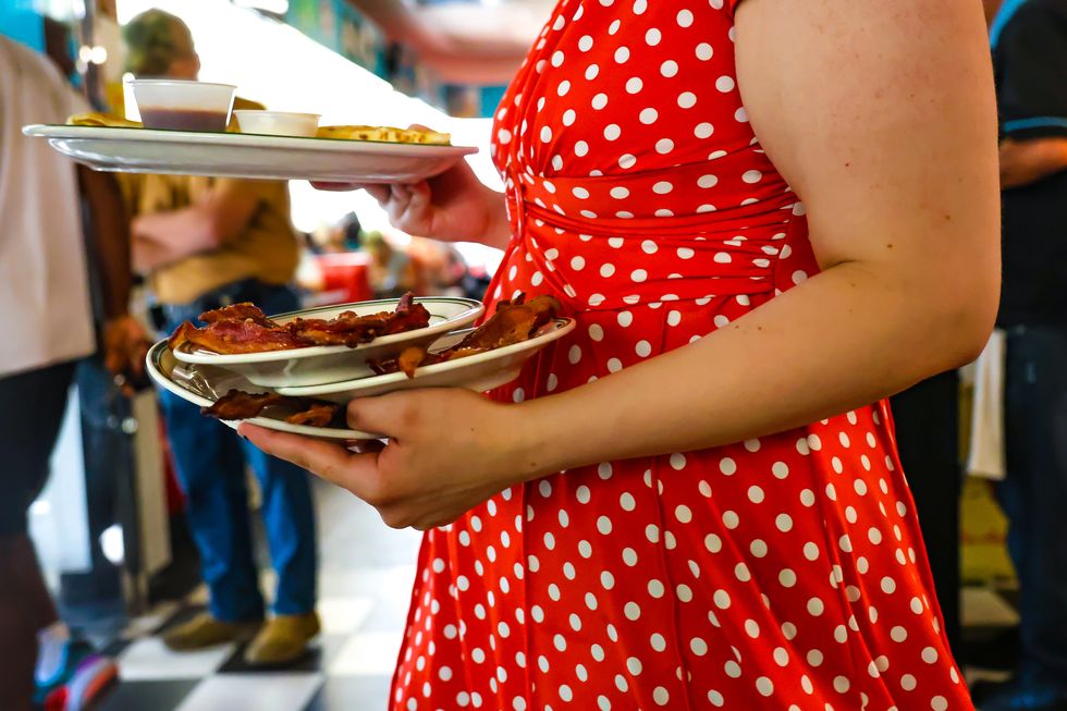 serving diner food