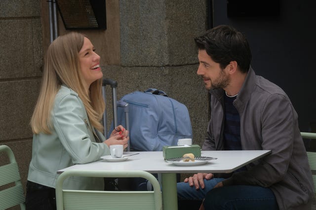 servir y proteger luna e iker