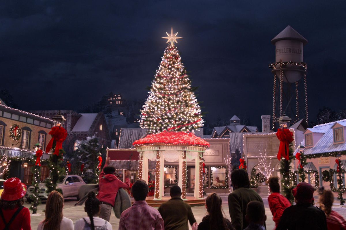 dolly parton’s christmas on the square cr courtesy of netflix © 2020