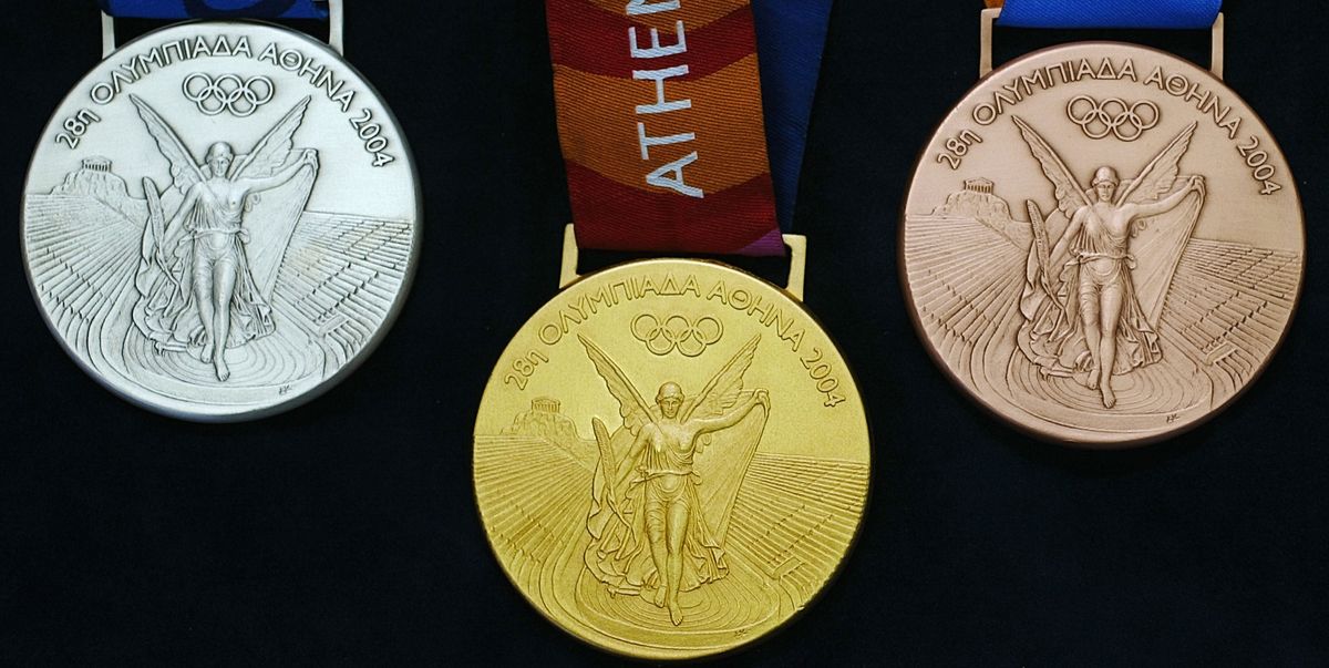 Win the gold medal. Олимпийская медаль Афины 2004. Летние Олимпийские игры 2004 медали.