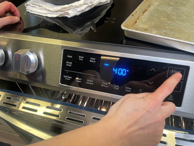 setting oven temp to 400˚f to season a cast iron pan
