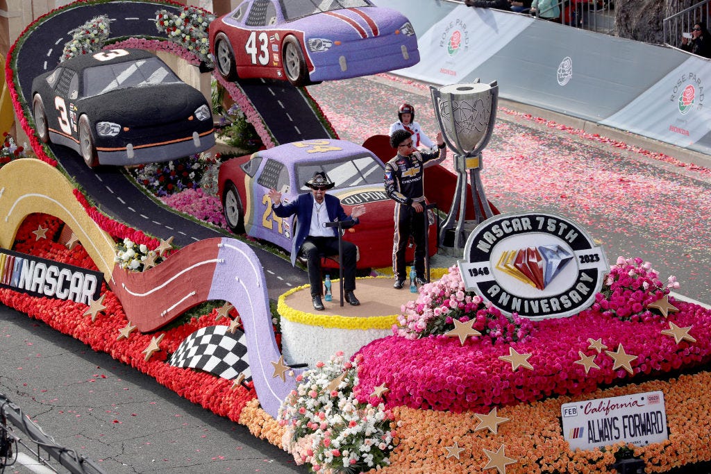 Video Richard Petty Shines in Rose Bowl Parade on NASCAR Float