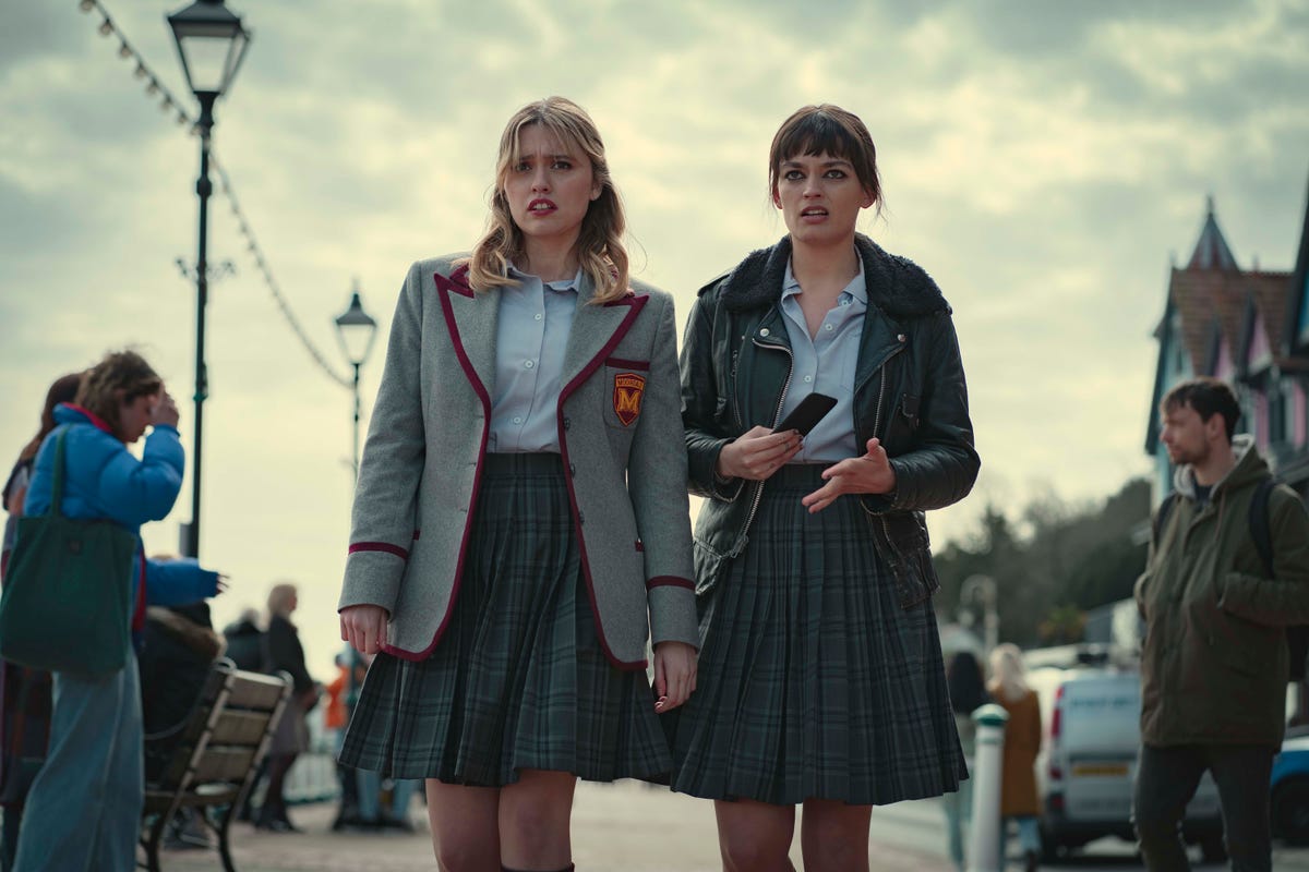Emma Mackey gana el BAFTA y así es la emotiva reacción en directo de su compañera de 'Sex Education'
