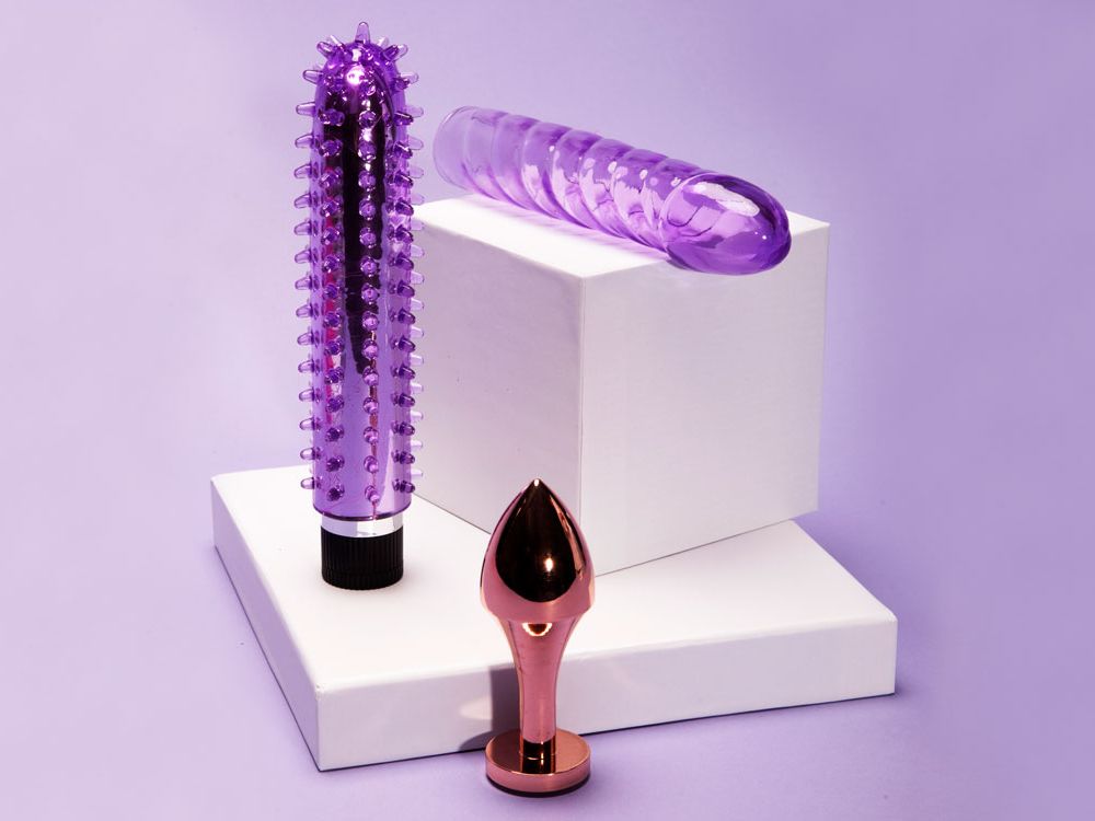 1000px x 750px - What It's Like to Use Sex Toys - How to Use a Dildo or Vibrator