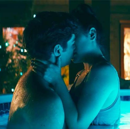 Kissing Jabardasti Sex - 12 Sexiest Movie Kisses - Most Iconic Movie Kisses