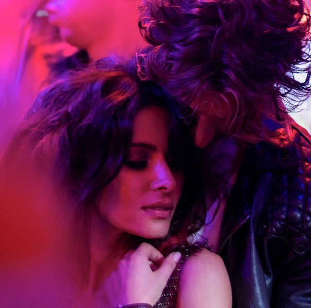 acteurs sarah shahi en adam demos als billie en brad gekiekt tijdens opnames van netflix serie sex life