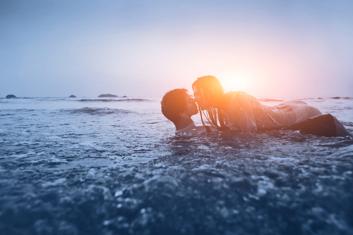 8 Risks Of Underwater Sex - What To Know About Having Sex In Water