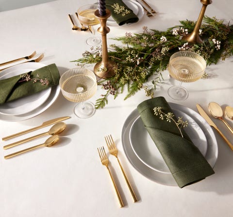 Ring in 2023 with These Elegant New Year’s Table Decorations