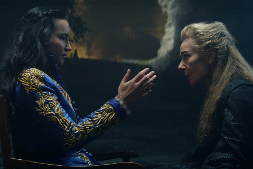 shadow and bone l to r jessie mei li as alina starkov and zoË wanamaker as baghra in shadow and bone cr courtesy of netflix © 2021