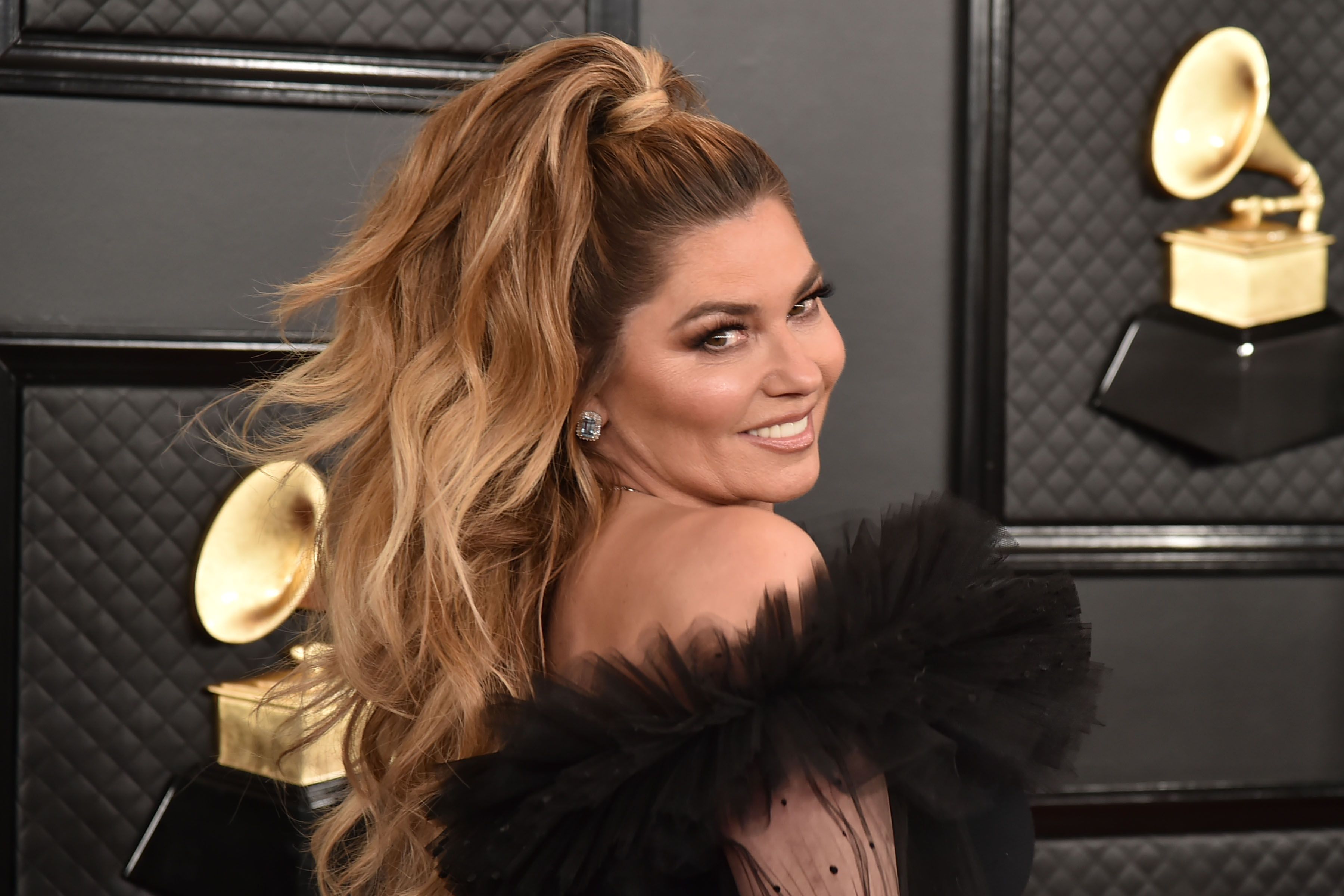 Shania Twain, 57, looks phenomenal in skin-tight hot pants during  unexpected moment on stage