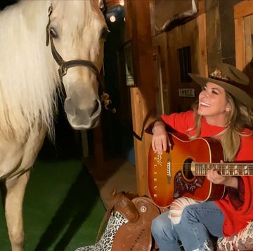 shania twain's horse joined her acm performance