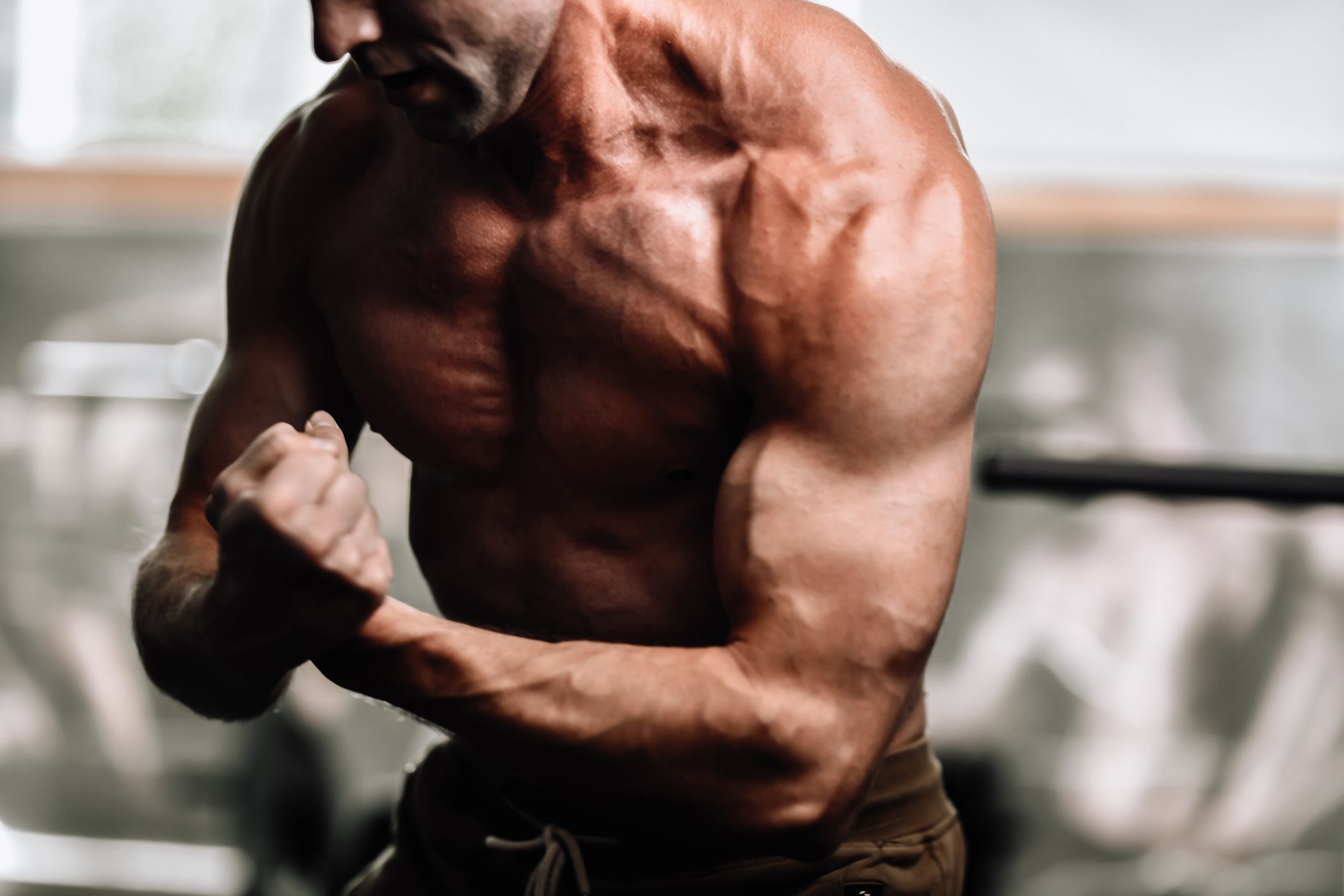 Bíceps fuertes y espalda sana: un ejercicio dos en uno