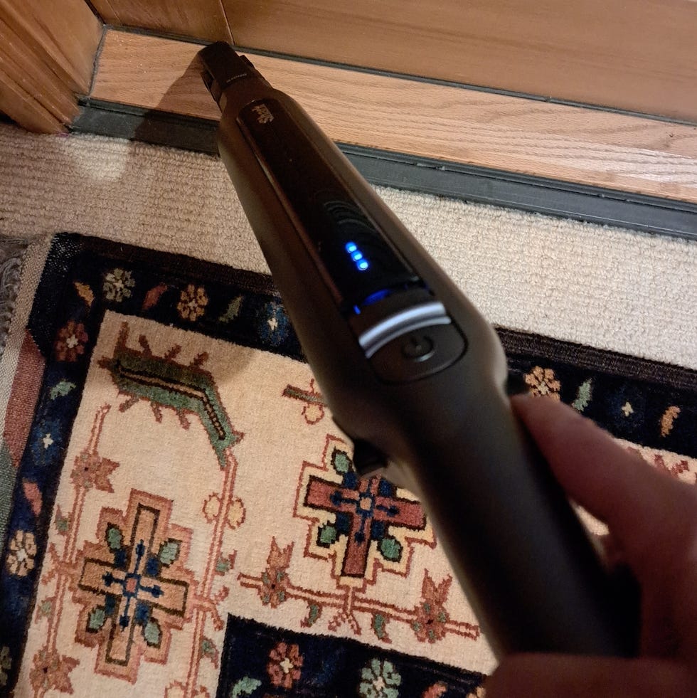 Best Stick Vacuums - Testing Shark WandVac on crevices testing shark wandvac on crevices