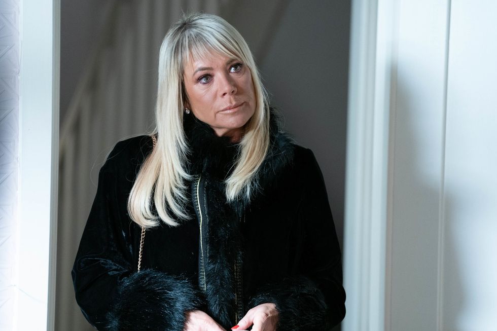 Sharon Watts de EastEnders enfrenta la decisión de renunciar después de una oferta que le cambió la vida