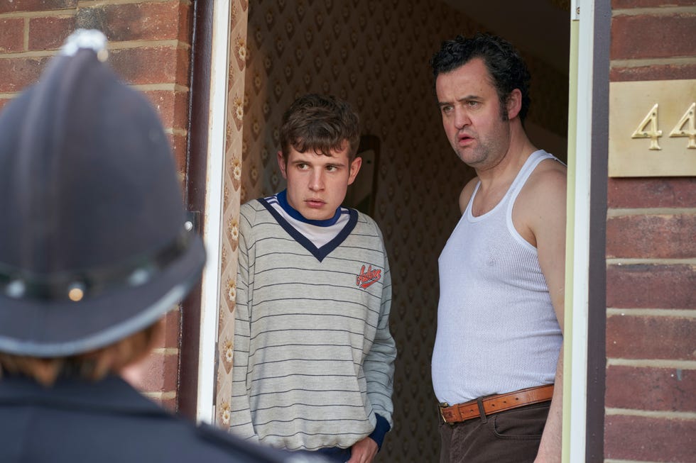 Sean Thomas, Daniel Mays, Długi cień