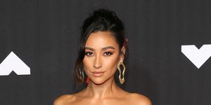 new york, new york   september 12 shay mitchell attends the 2021 mtv video music awards at barclays center on september 12, 2021 in the brooklyn borough of new york city photo by taylor hillfilmmagic