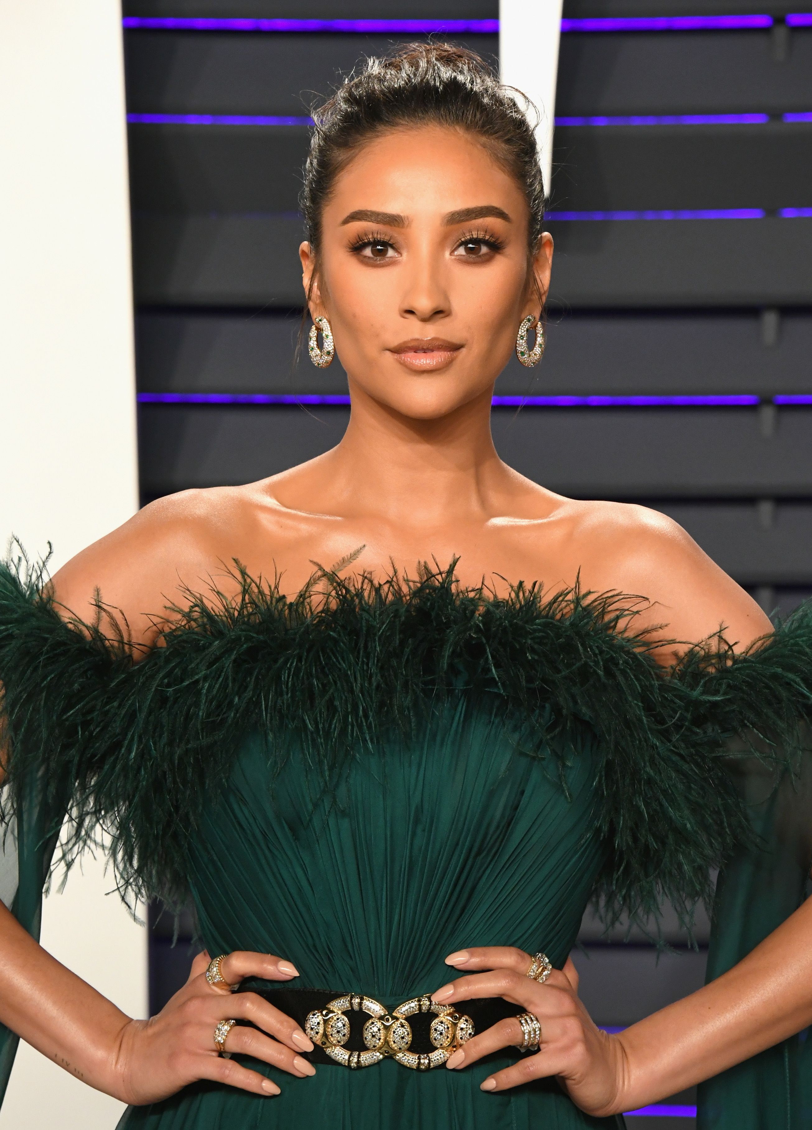 Slaying the Sea: Shay Mitchell's Mesmerizing Jellyfish Haircut